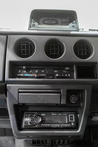 1996 Suzuki Jimny JDM car for sale — photo 10 of 24