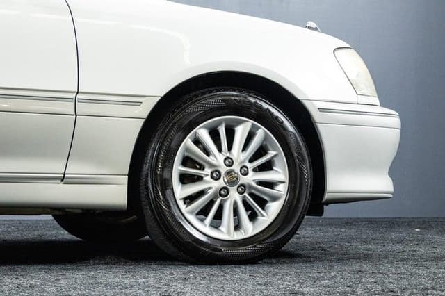 2003 Toyota Crown JDM car for sale — photo 12 of 17
