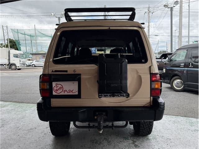 1998 Mitsubishi Pajero JDM car for sale — photo 2 of 25