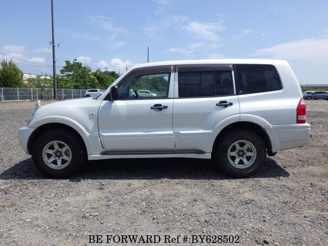 2005 Mitsubishi Pajero JDM car for sale — photo 2 of 25
