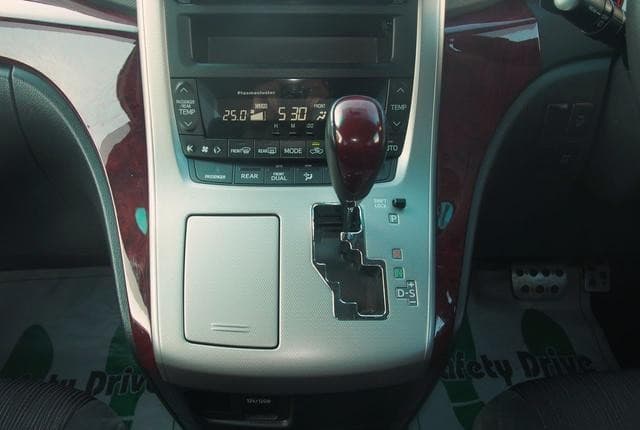 2011 Toyota Vellfire JDM car for sale — photo 21 of 25