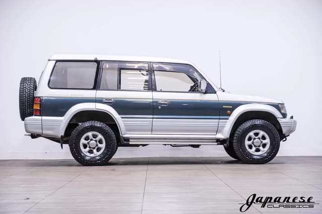 1994 Mitsubishi Pajero JDM car for sale — photo 4 of 25