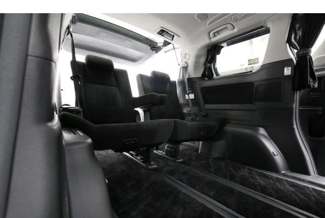 2010 Toyota Vellfire JDM car for sale — photo 19 of 25