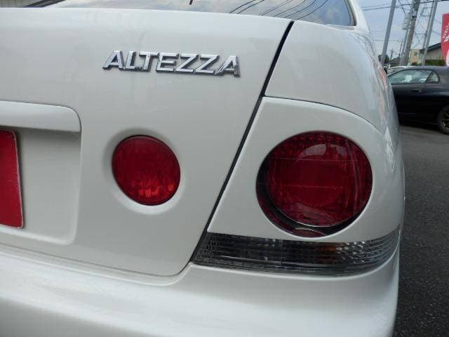 2000 Toyota Altezza JDM car for sale — photo 19 of 20