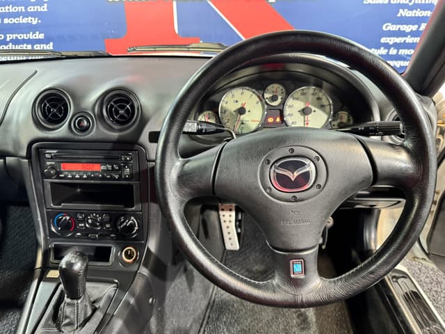 2002 Mazda Roadster (Eunos Roadster / MX-5) JDM car for sale — photo 10 of 25