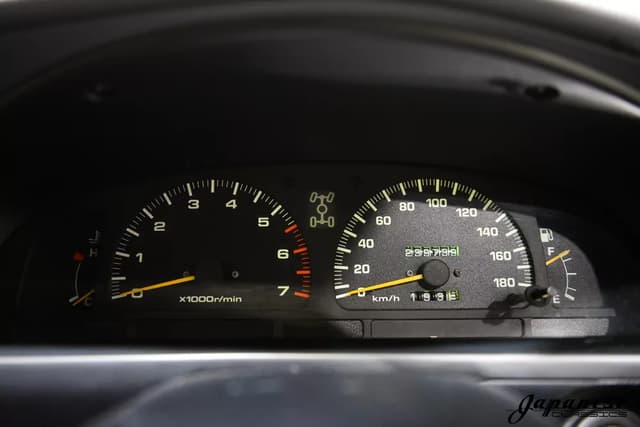 1996 Toyota Hilux Surf JDM car for sale — photo 15 of 25