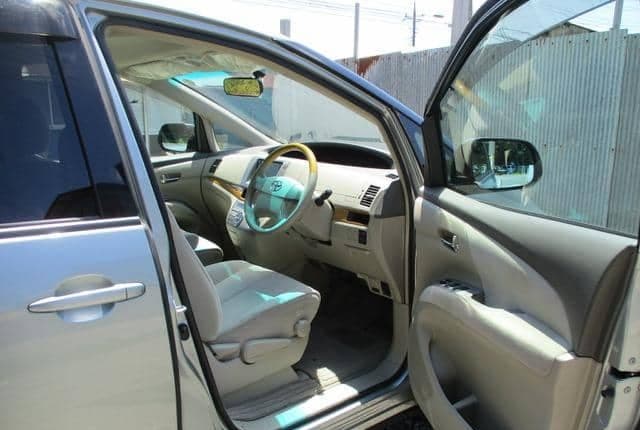 2007 Toyota Estima JDM car for sale — photo 11 of 25