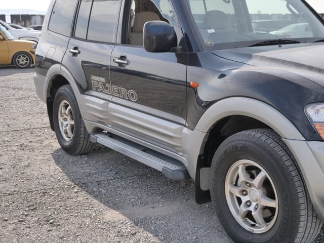 2001 Mitsubishi Pajero JDM car for sale — photo 10 of 25
