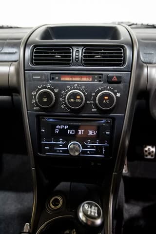 1999 Toyota Altezza JDM car for sale — photo 10 of 25