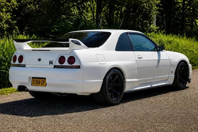 1997 Nissan Skyline JDM car for sale — photo 2 of 25