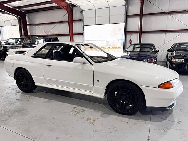 1994 Nissan Skyline JDM car for sale — photo 6 of 25