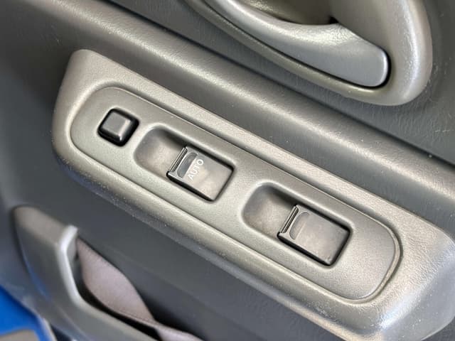 1999 Suzuki Jimny JDM car for sale — photo 19 of 25