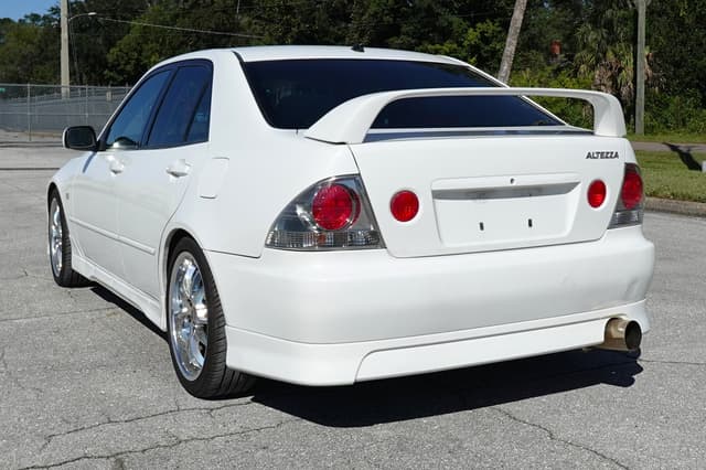 2001 Toyota Altezza JDM car for sale — photo 8 of 16