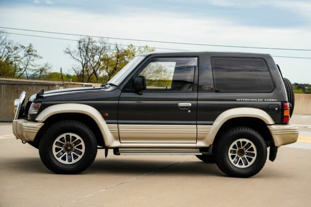 1992 Mitsubishi Pajero JDM car for sale — photo 2 of 12