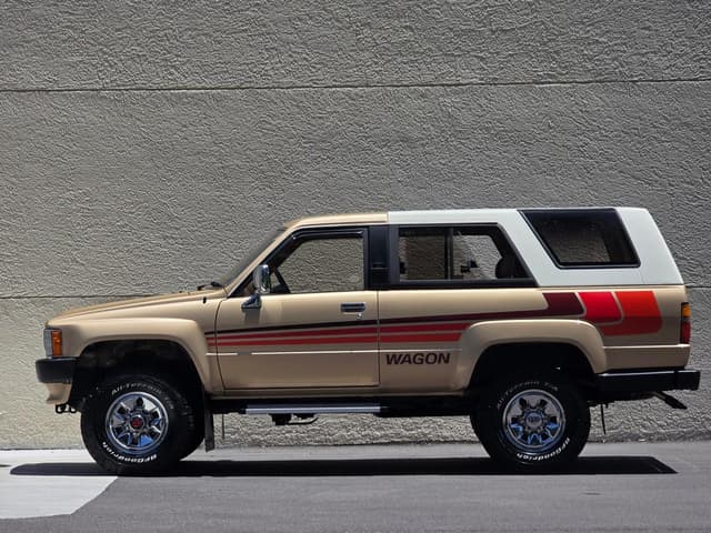 1987 Toyota Hilux Surf JDM car for sale — photo 24 of 25