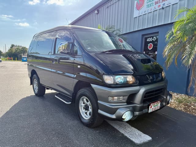 2000 Mitsubishi Delica JDM car for sale — photo 12 of 25
