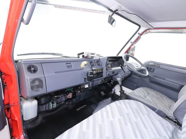 1992 Toyota HiAce JDM car for sale — photo 16 of 25