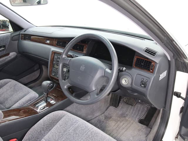 1997 Toyota Crown JDM car for sale — photo 9 of 25