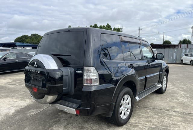2011 Mitsubishi Pajero JDM car for sale — photo 4 of 25