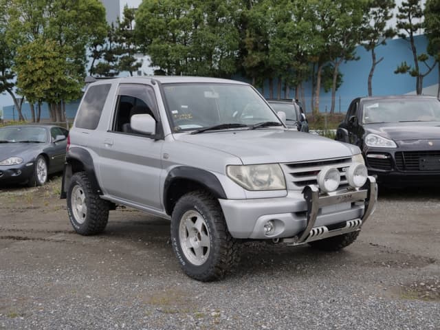 2001 Mitsubishi Pajero JDM car for sale — photo 3 of 25