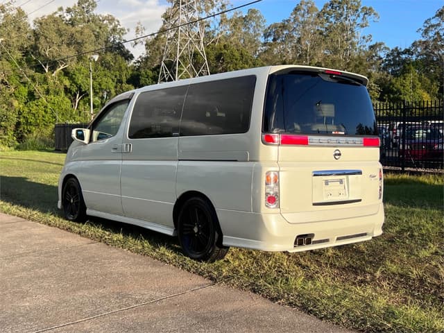 2005 Nissan Elgrand JDM car for sale — photo 8 of 16