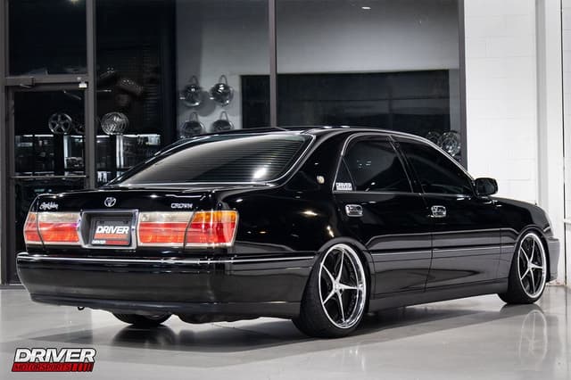 1999 Toyota Crown JDM car for sale — photo 10 of 25