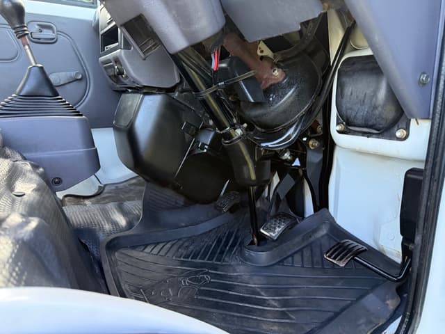 1998 Mitsubishi Minicab JDM car for sale — photo 18 of 25