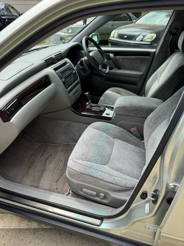 2000 Toyota Crown JDM car for sale — photo 18 of 21