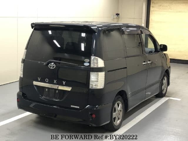 2006 Toyota Voxy JDM car for sale — photo 2 of 4