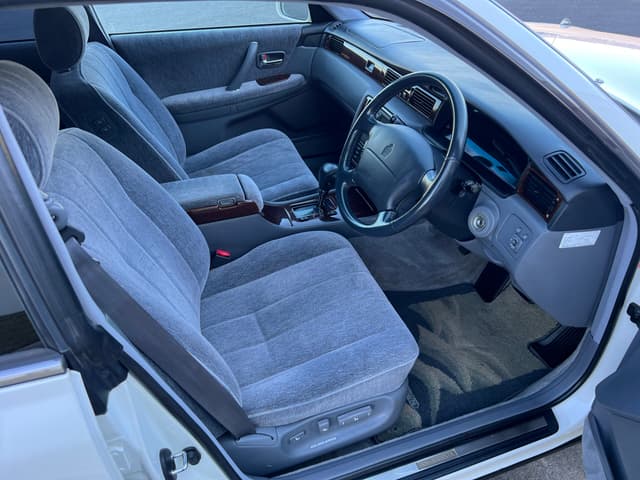 1998 Toyota Crown JDM car for sale — photo 11 of 25