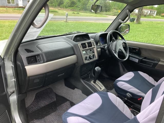 1998 Mitsubishi Pajero JDM car for sale — photo 11 of 13