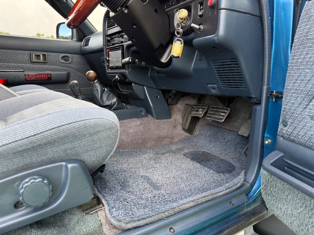 1993 Toyota Hilux JDM car for sale — photo 11 of 25