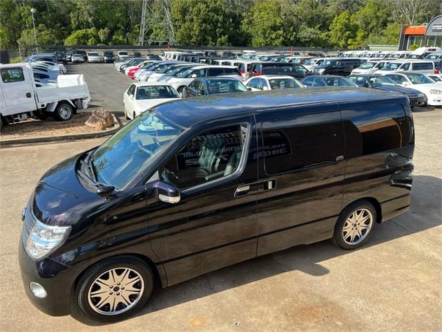 2009 Nissan Elgrand JDM car for sale — photo 9 of 18