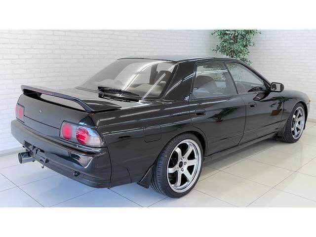 1990 Nissan Skyline JDM car for sale — photo 3 of 18