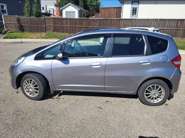2011 Honda Fit JDM car for sale — photo 6 of 9