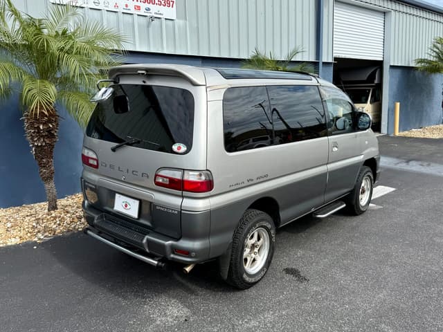 2000 Mitsubishi Delica JDM car for sale — photo 7 of 23