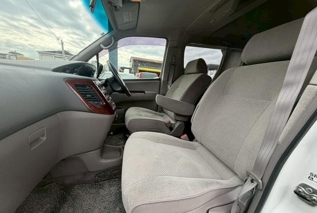 2001 Nissan Elgrand JDM car for sale — photo 17 of 25
