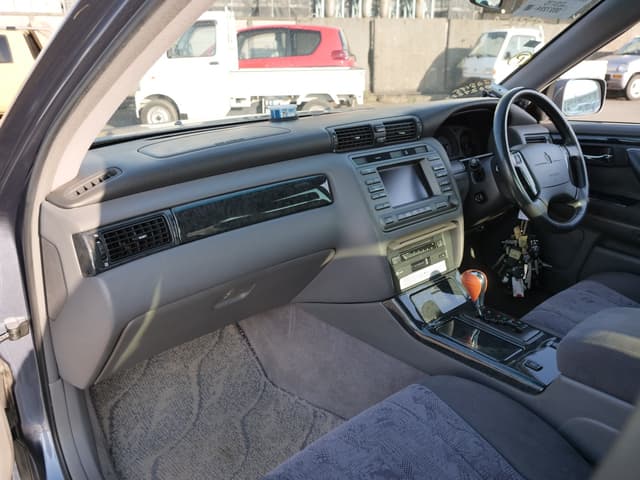 2000 Toyota Crown JDM car for sale — photo 10 of 18