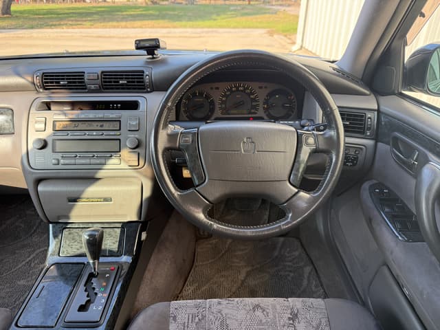 2000 Toyota Crown JDM car for sale — photo 21 of 22