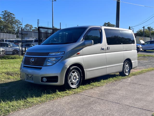 2002 Nissan Elgrand JDM car for sale — photo 10 of 16