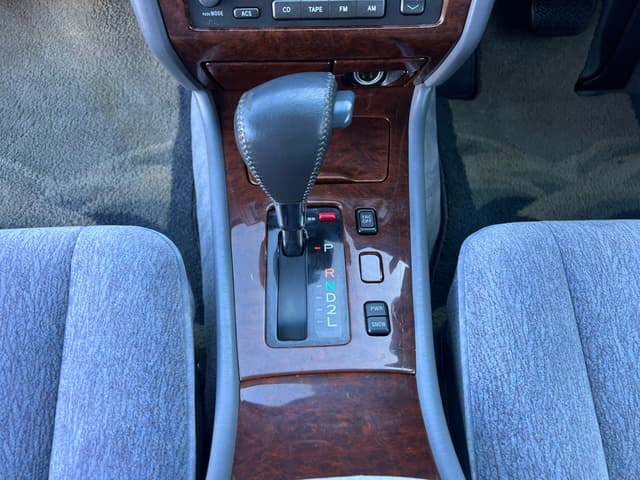 1998 Toyota Crown JDM car for sale — photo 18 of 25