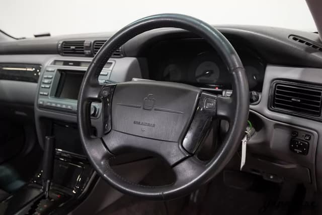 1999 Toyota Crown JDM car for sale — photo 12 of 25