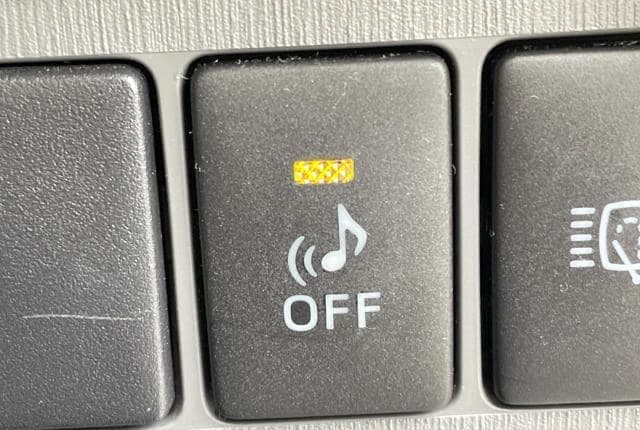 2011 Toyota Prius JDM car for sale — photo 18 of 25