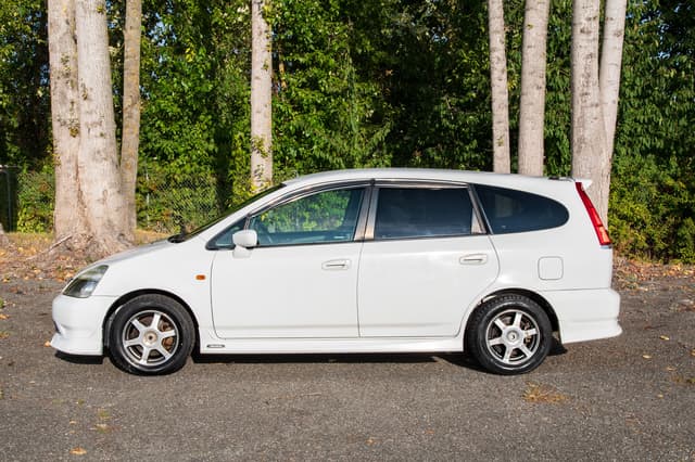 2001 Honda Stream JDM car for sale — photo 8 of 15