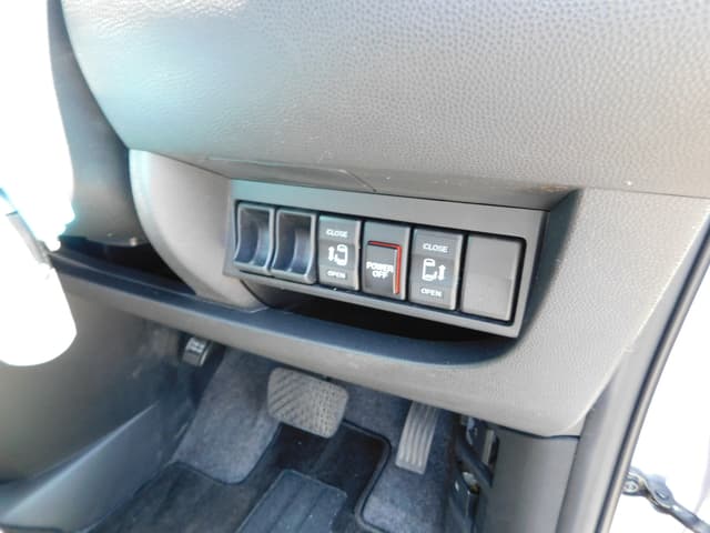 2009 Mazda Biante JDM car for sale — photo 4 of 8