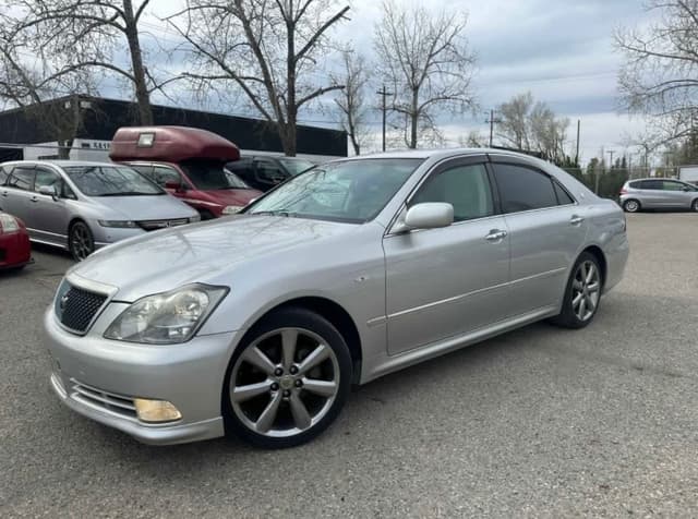 2005 Toyota Crown JDM car for sale — photo 2 of 12