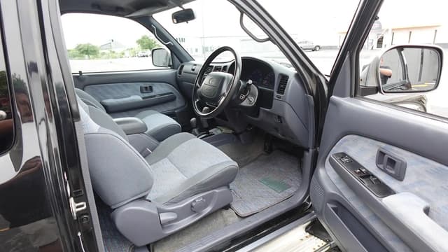 1998 Toyota Hilux JDM car for sale — photo 10 of 16