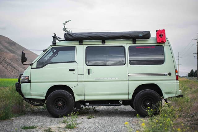 1995 Mitsubishi Delica JDM car for sale — photo 8 of 25