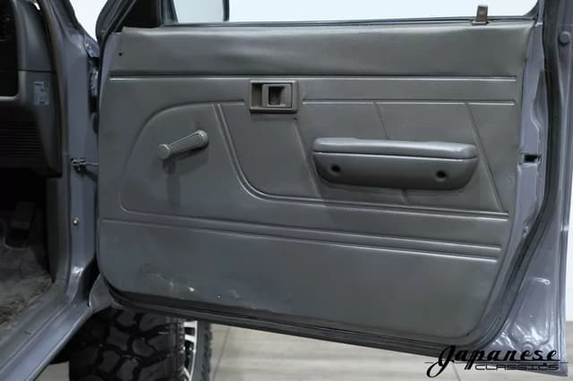 1991 Toyota Hilux JDM car for sale — photo 19 of 25