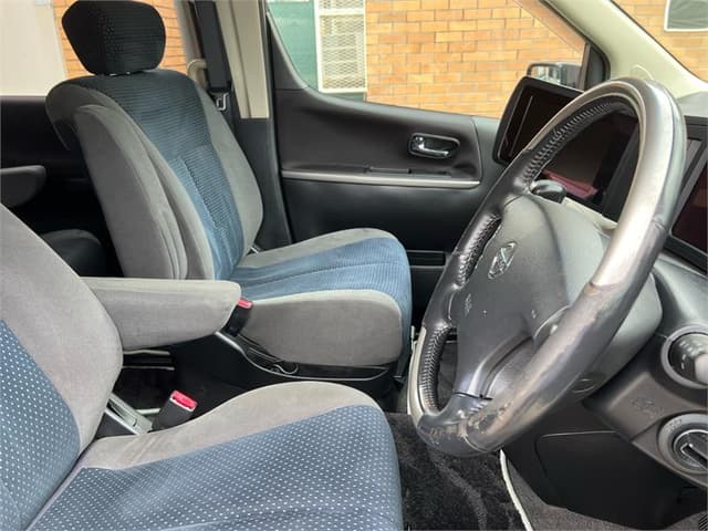 2006 Nissan Elgrand JDM car for sale — photo 13 of 16